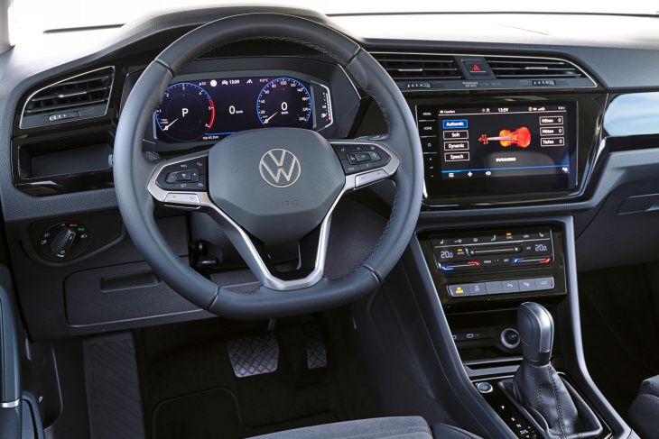 Volkswagen Touran получил скромные обновки на юбилей