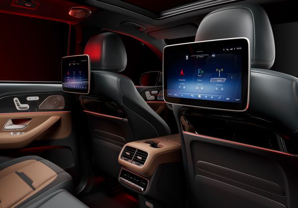 Обновленному Mercedes-Benz GLS не поменяли даже фары