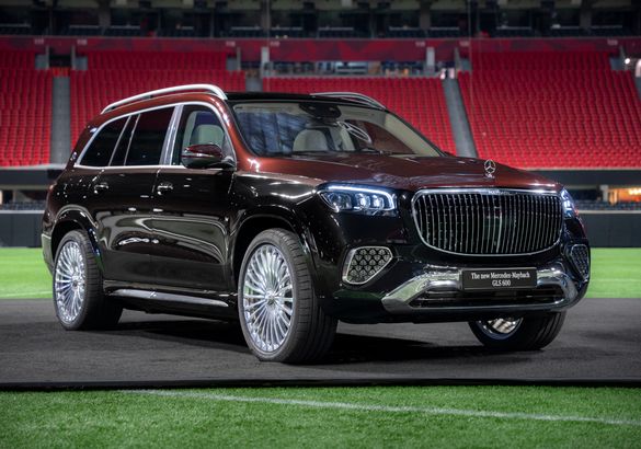 Обновленному Mercedes-Benz GLS не поменяли даже фары