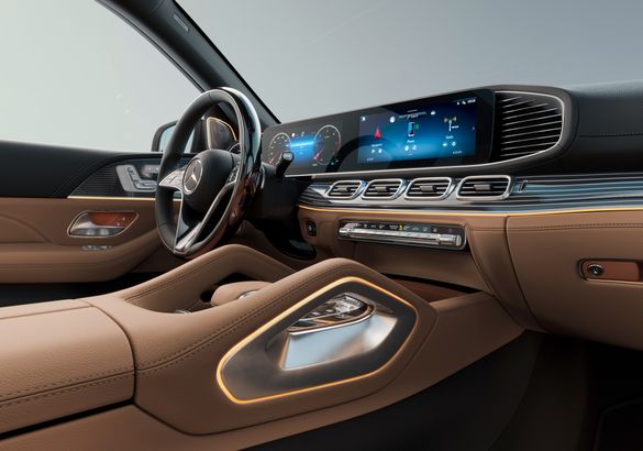 Обновленному Mercedes-Benz GLS не поменяли даже фары