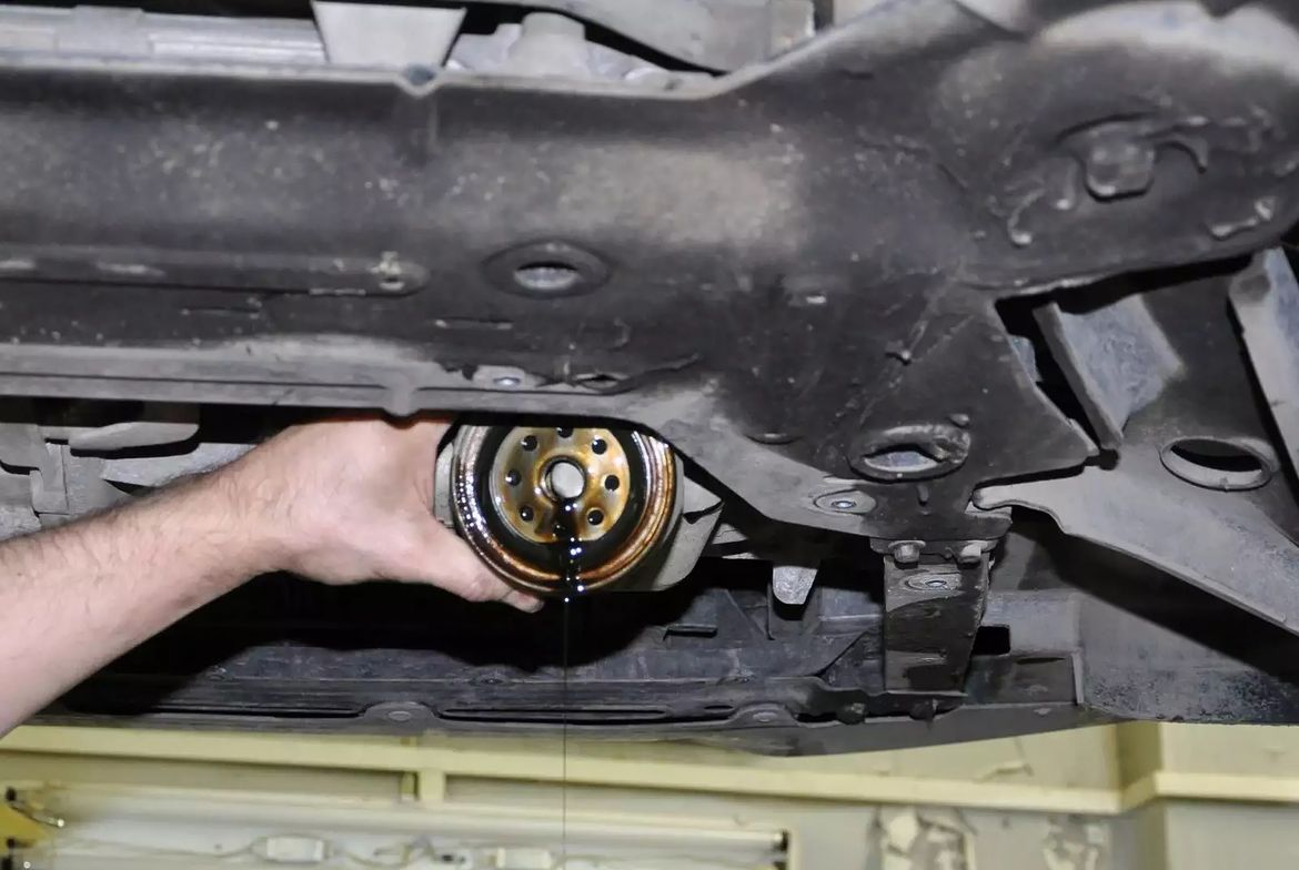 Как чаще менять моторное масло и при этом не разориться