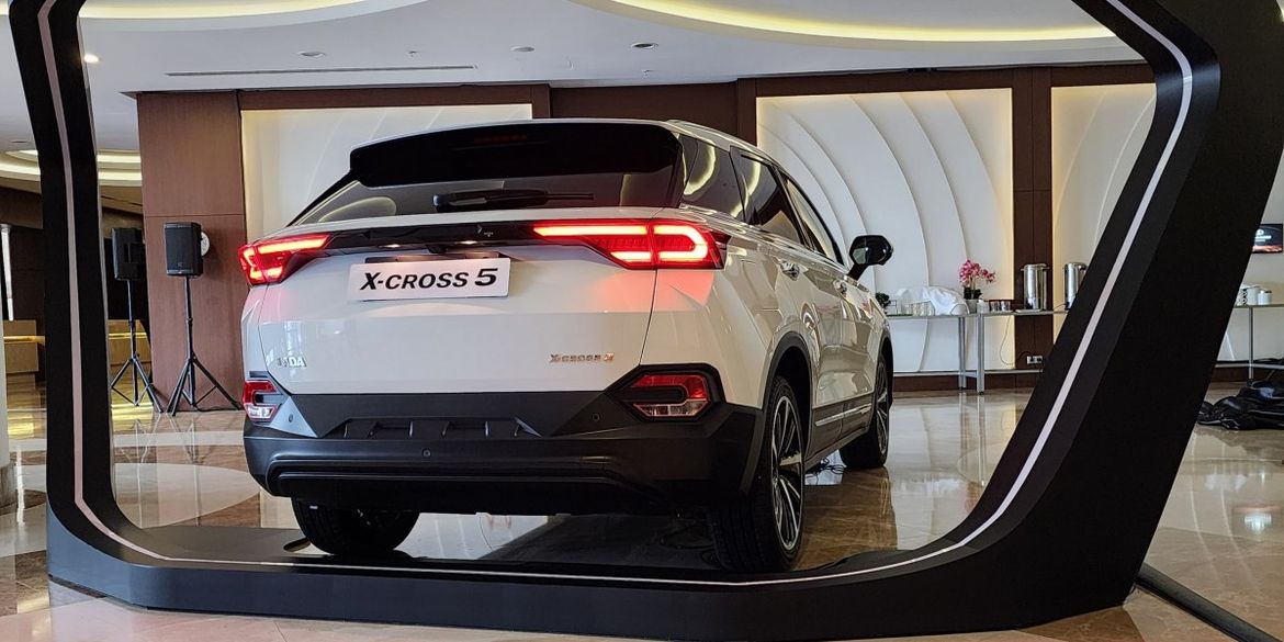 FAW Bestune T77 превратится в Lada X-Cross 5