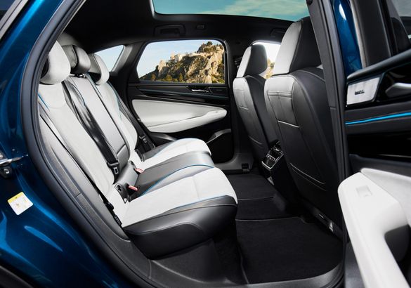 Серийный Volkswagen ID.7 оказался лифтбеком