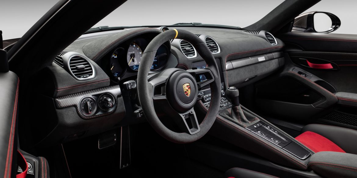 Новый Porsche 718 Spyder RS оказался легче купе