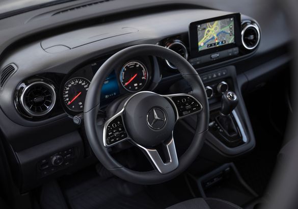 Две тысячи за шильдик: коммерческий «каблук» Mercedes-Benz eCitan вышел на рынок