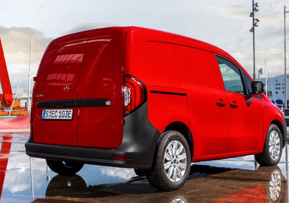 Две тысячи за шильдик: коммерческий «каблук» Mercedes-Benz eCitan вышел на рынок