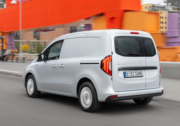 Две тысячи за шильдик: коммерческий «каблук» Mercedes-Benz eCitan вышел на рынок