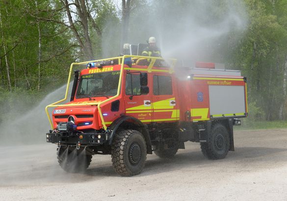 Mercedes-Benz привез на RETTmobil два электромобиля, неотложку на шасси Sprinter и пожарный Unimog