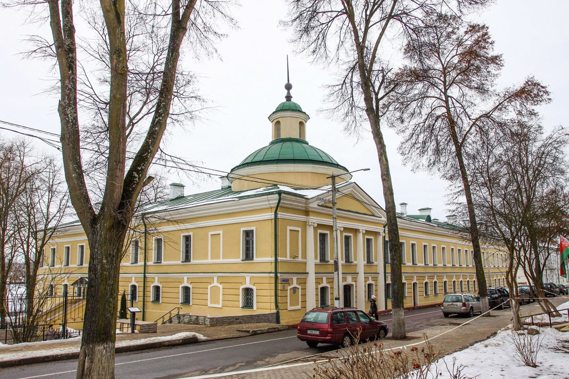Путешествие к центру Европы: едем на современное производство через древние города
