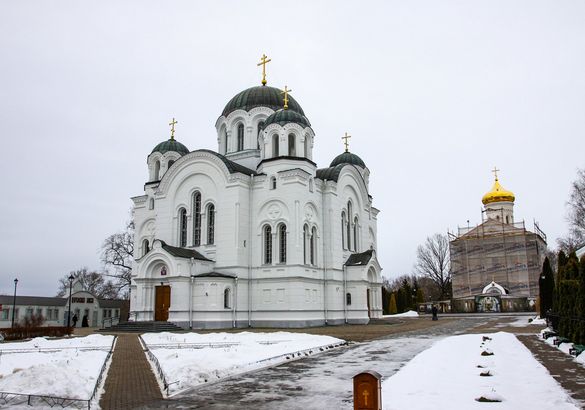 Путешествие к центру Европы: едем на современное производство через древние города
