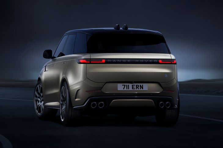 Range Rover Sport получил быструю версию SV с мотором от BMW M5