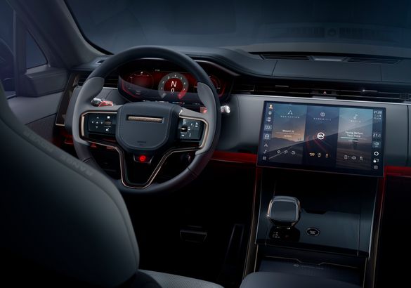 Range Rover Sport получил быструю версию SV с мотором от BMW M5