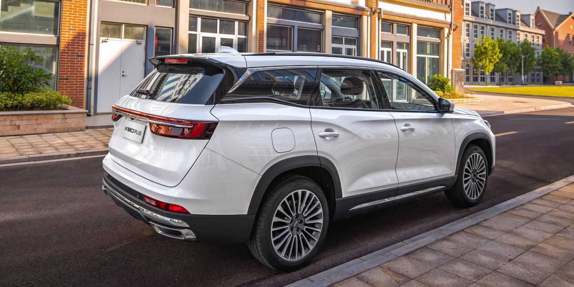Названы цены кроссовера Jetour X90Plus