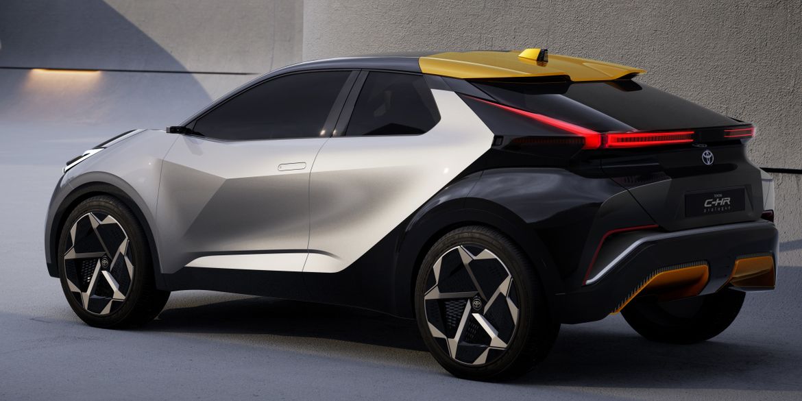 Toyota анонсировала премьеру нового C-HR