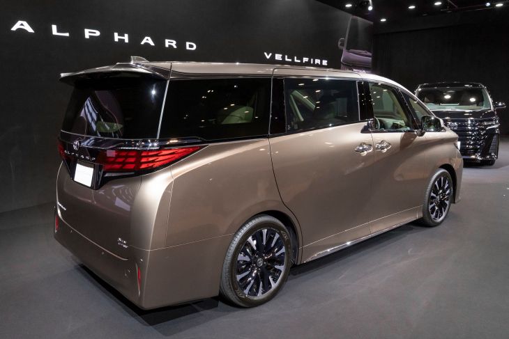 В Японии представили Toyota Alphard четвертого поколения