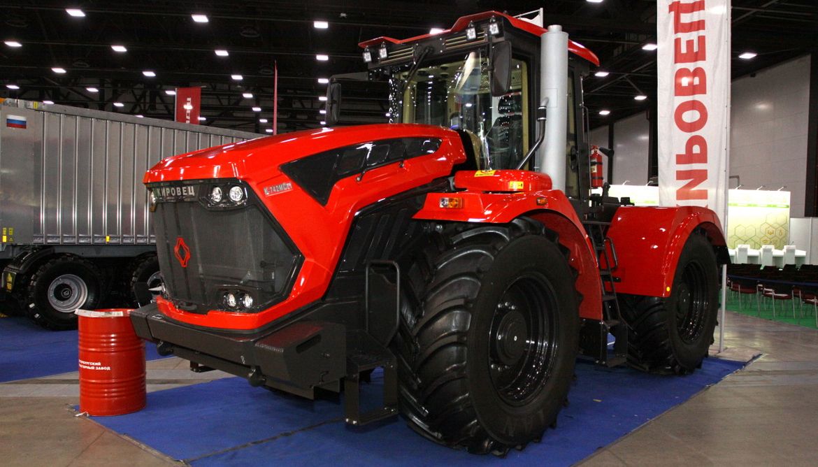 В Петербурге испытали обновленный двигатель для трактора «Кировец»