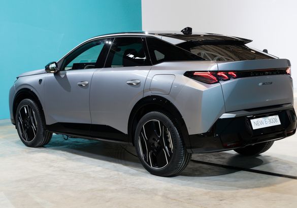 Peugeot представил новый E-3008