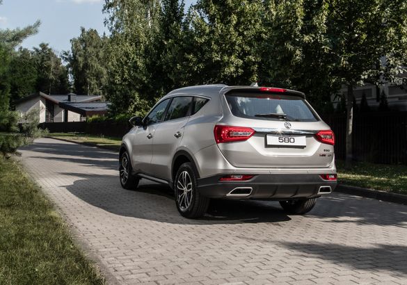В России перезапустили продажи семиместного Dongfeng 580