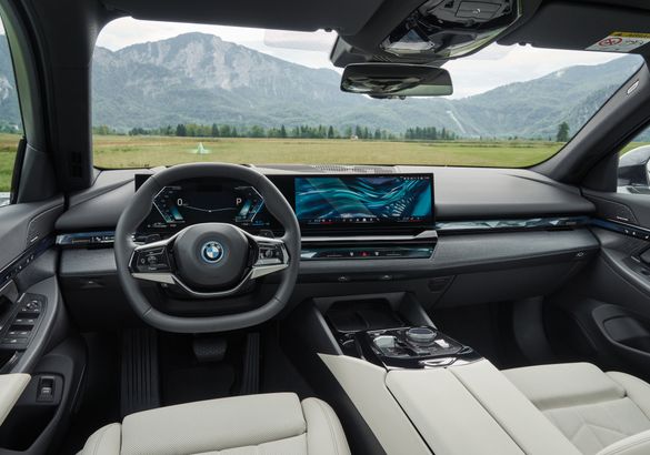 «Пятерка» BMW получит новые гибридные версии