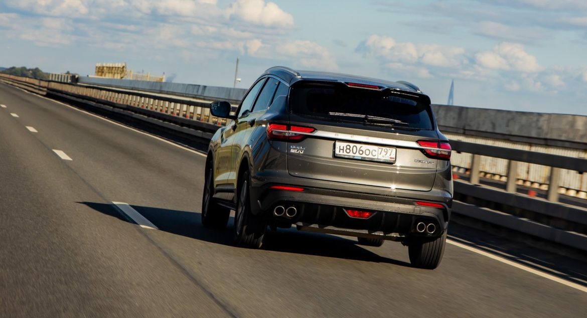 Тест-драйв Suzuki SX4 против Geely Coolray: битва «азиатов»