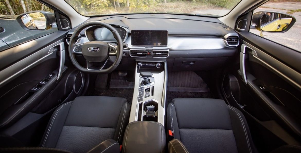 Тест-драйв Suzuki SX4 против Geely Coolray: битва «азиатов»