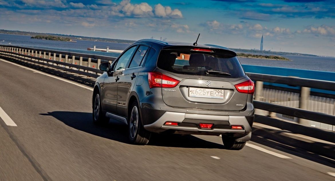 Тест-драйв Suzuki SX4 против Geely Coolray: битва «азиатов»