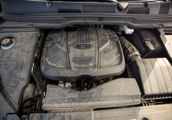 Тест-драйв Suzuki SX4 против Geely Coolray: битва «азиатов»