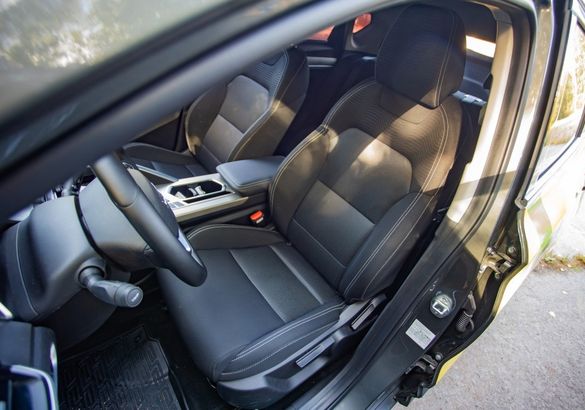 Тест-драйв Suzuki SX4 против Geely Coolray: битва «азиатов»