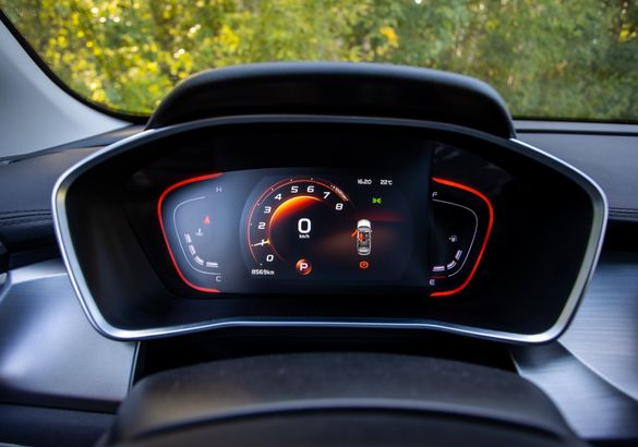 Тест-драйв Suzuki SX4 против Geely Coolray: битва «азиатов»