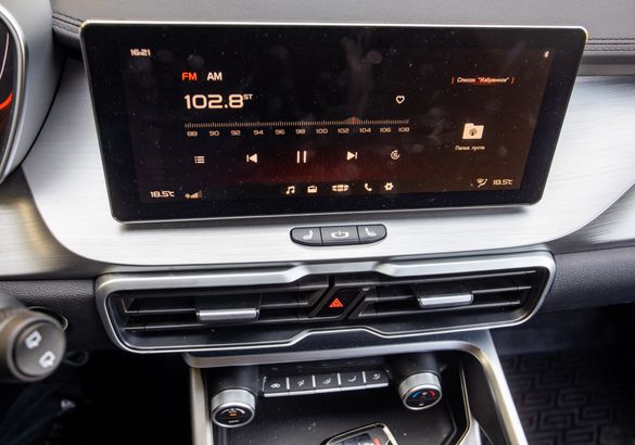 Тест-драйв Suzuki SX4 против Geely Coolray: битва «азиатов»