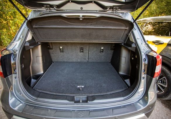 Тест-драйв Suzuki SX4 против Geely Coolray: битва «азиатов»