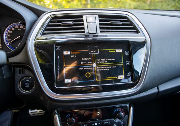 Тест-драйв Suzuki SX4 против Geely Coolray: битва «азиатов»