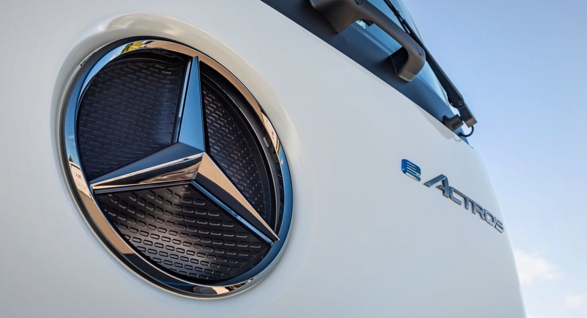 Mercedes представил серийный электротягач eActros 600