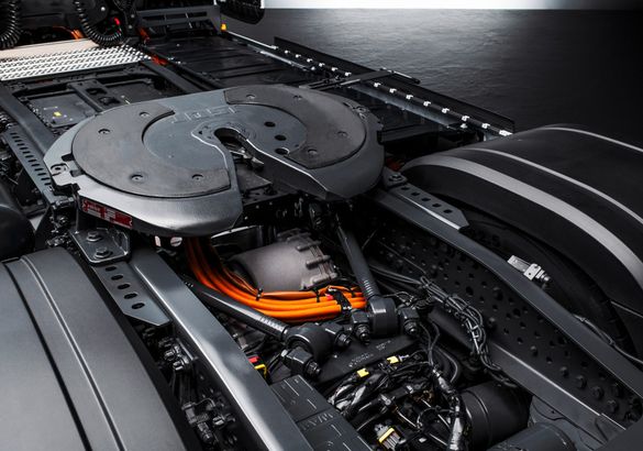 Mercedes представил серийный электротягач eActros 600