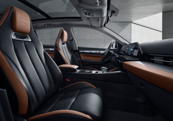 В России представили две новые модели Livan