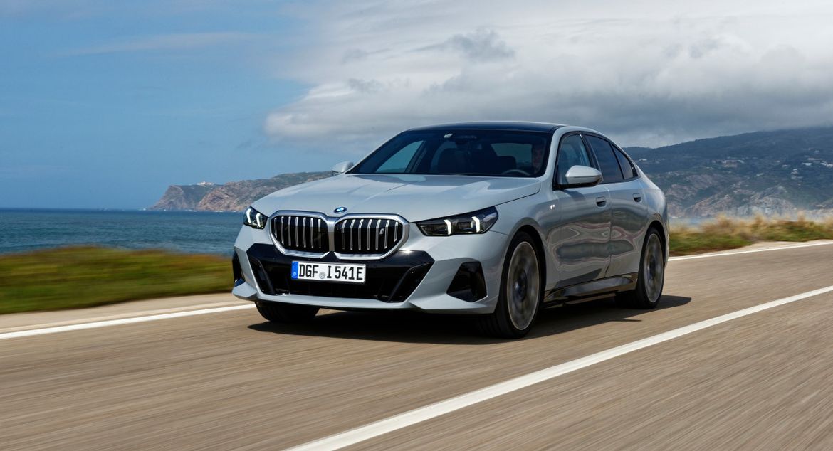 BMW готовит к премьере новую «пятерку» универсал