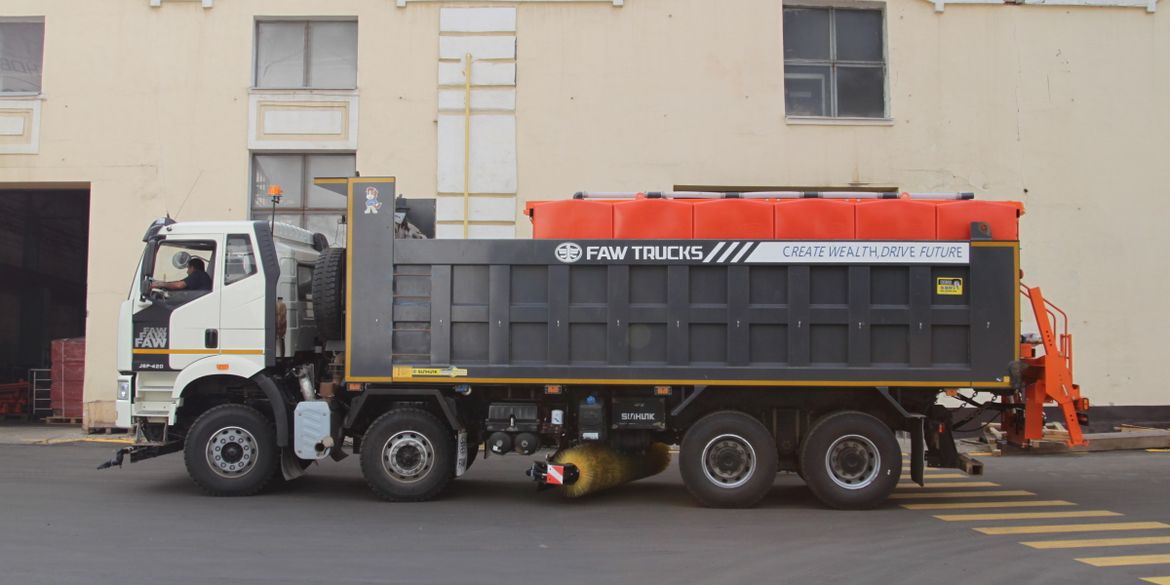 «Завод КДМ» выпустил новые дорожные машины на базе FAW