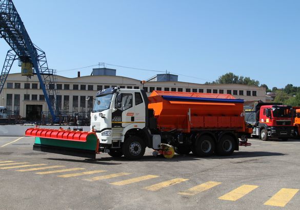 «Завод КДМ» выпустил новые дорожные машины на базе FAW