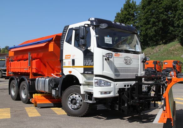 «Завод КДМ» выпустил новые дорожные машины на базе FAW