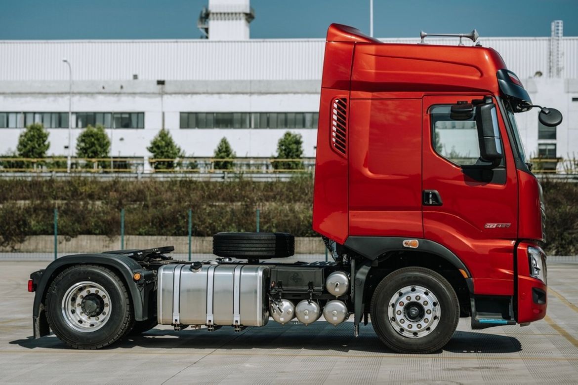 В Россию едут седельные тягачи Chenglong