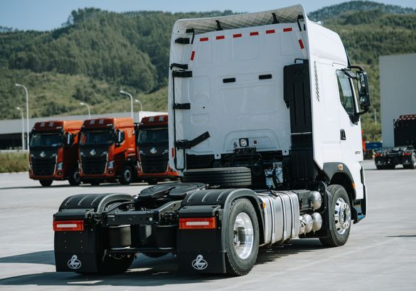 В Россию едут седельные тягачи Chenglong