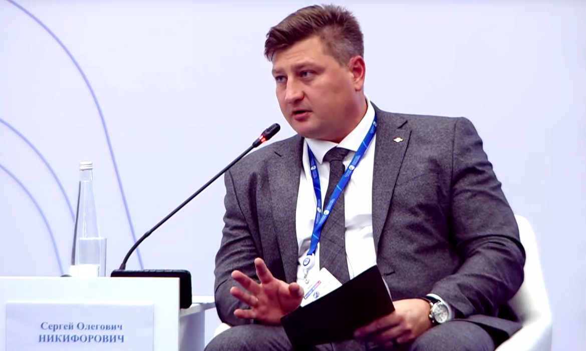 БЕЛАЗ показал в Петербурге новый газовый самосвал