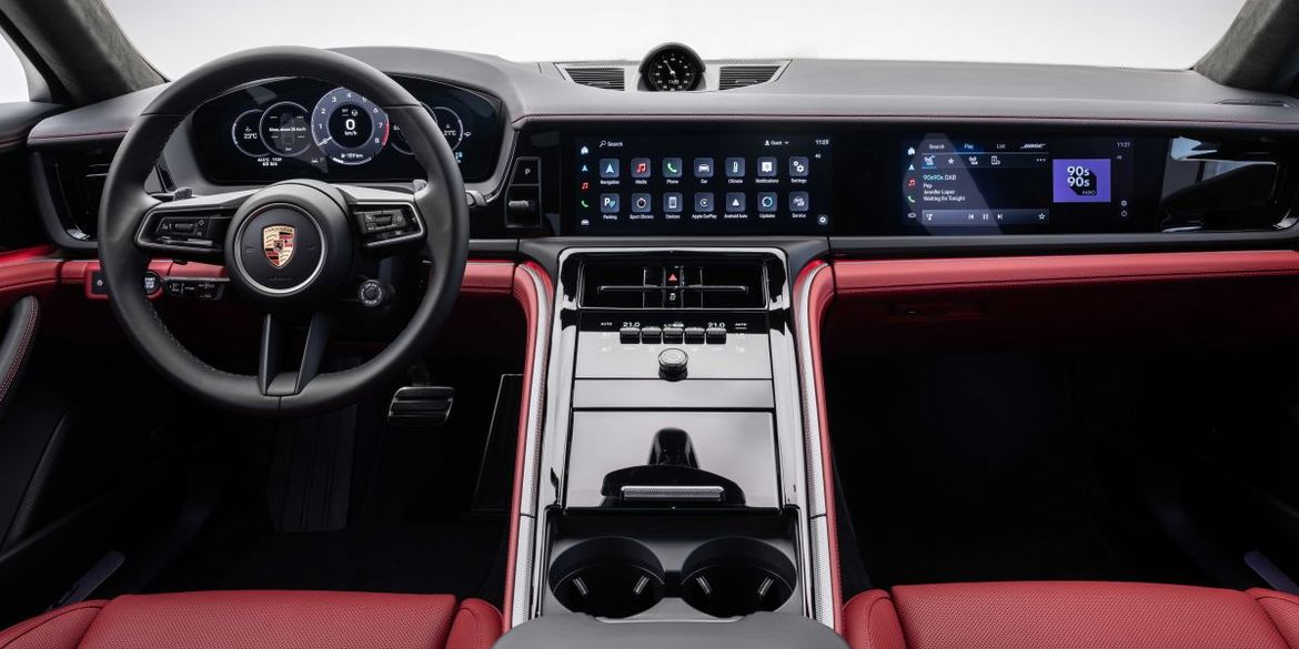 Porsche показала салон новой Panamera