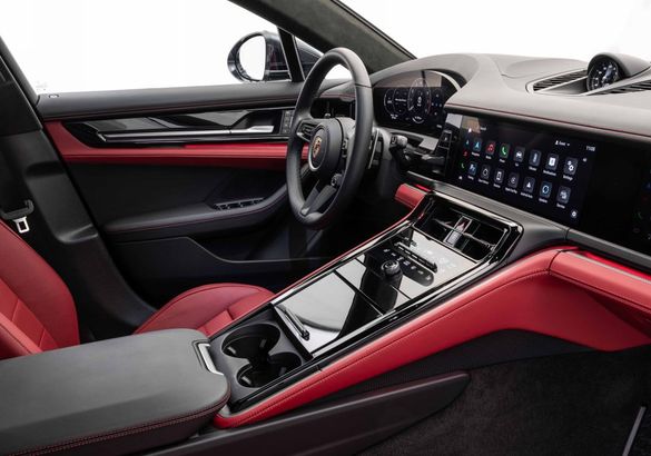 Porsche показала салон новой Panamera