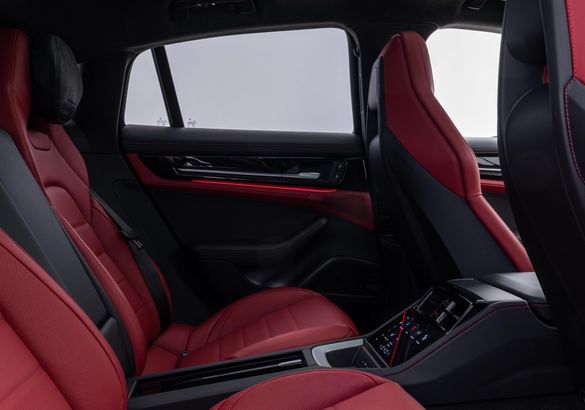 Porsche показала салон новой Panamera