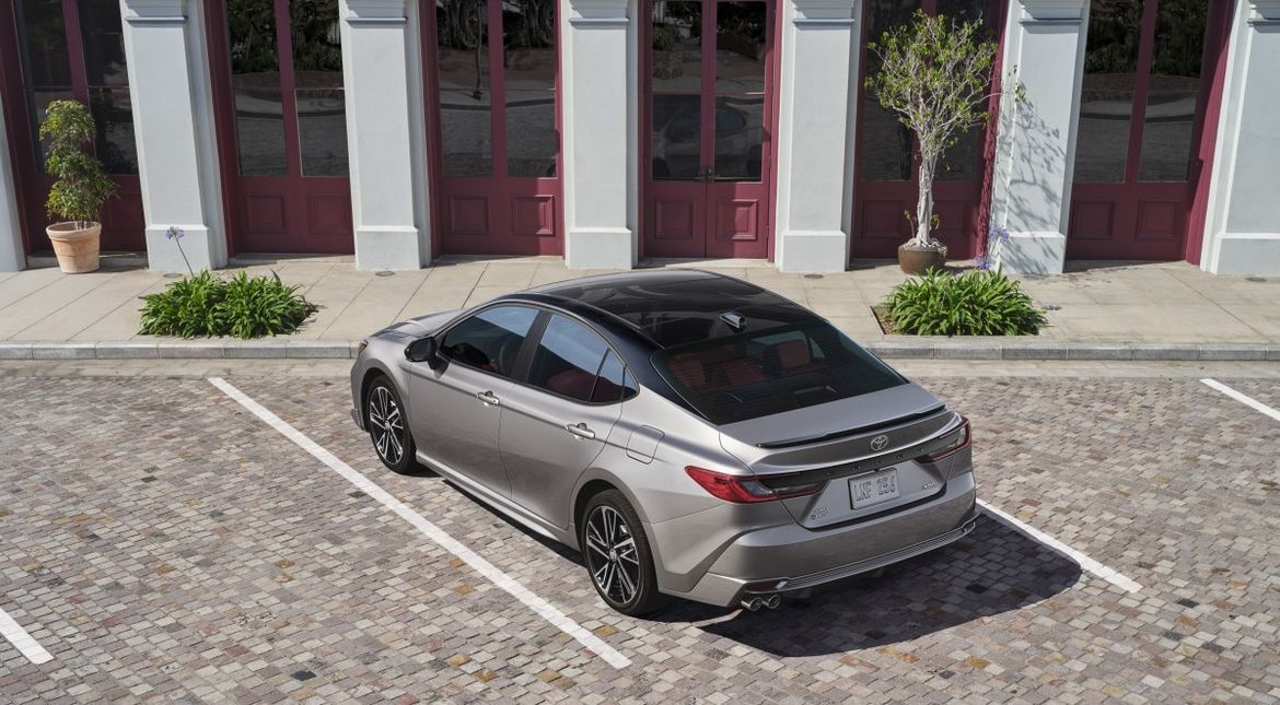 Toyota рассекретила новую Camry