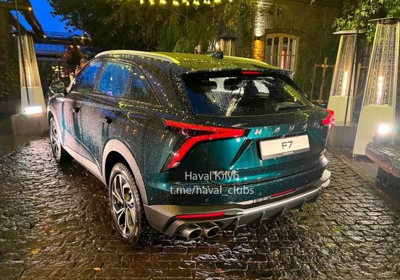 Российским дилерам показали новый Haval F7