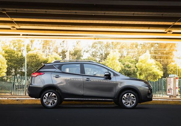 В России стартовали продажи кроссовера JAC JS3