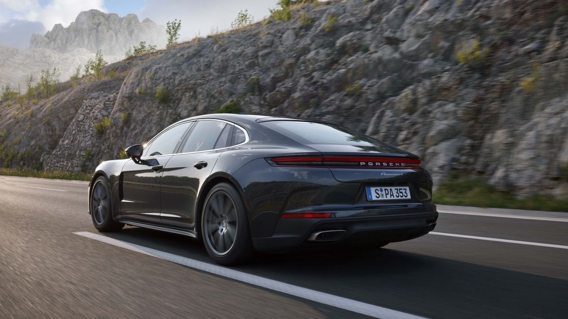 Porsche представила новую Panamera