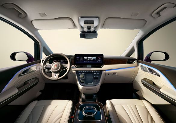 Минивэн Hongqi HQ9 оценили в рублях